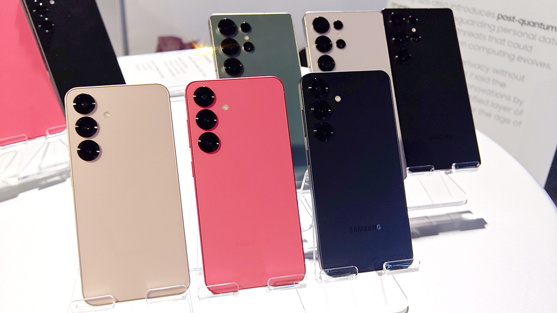 Galaxy S25シリーズ オンライン限定色を穴が開くほど見てきた（スマホ