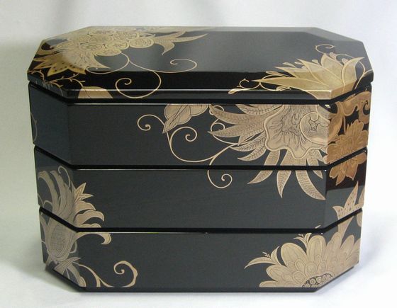 八角三段重・銀花紋蒔絵 1,078,000円（税込） | 輪島塗の塗師屋 輪島