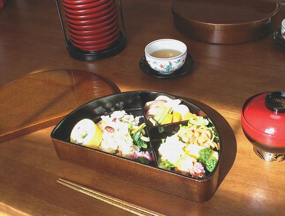 輪島塗 蒔絵付 半月弁当箱 2客セット 伝統工芸 輪島塗 小二段重「溜塗