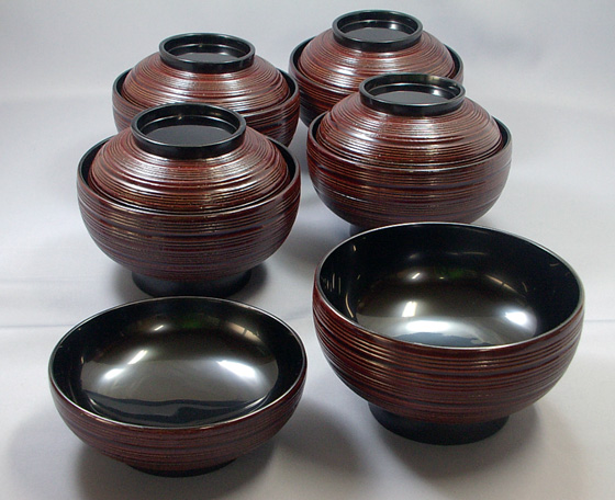 大ぶりの煮物椀は、何にでも使える大変重宝な万能の椀 | 輪島塗の