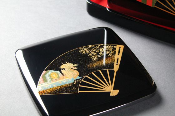 三段重箱 扇面胡蝶蒔絵 1,045,000円（税込） | 輪島塗の塗師屋 輪島