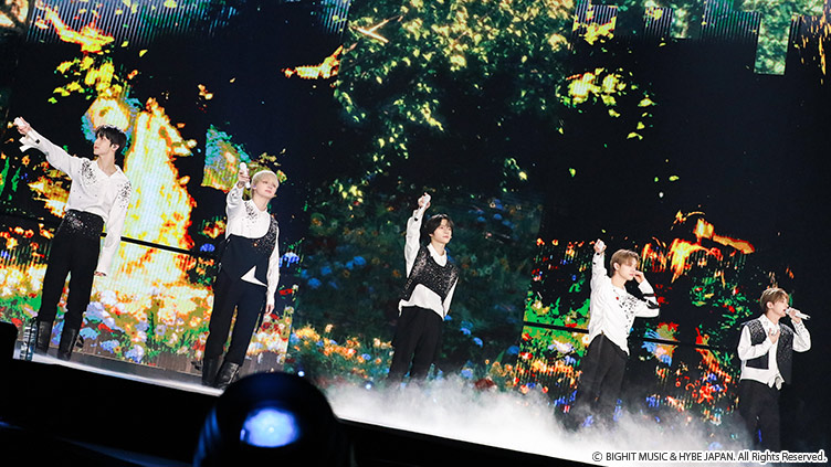 TOMORROW X TOGETHERの直筆サイン色紙を3名様にプレゼント