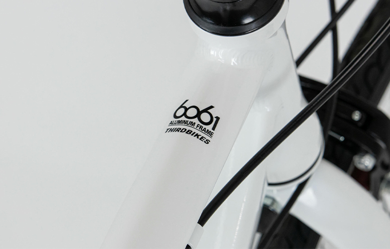 値下げ ホワイト クロスバイク アルミフレーム 自転車 ロックリング