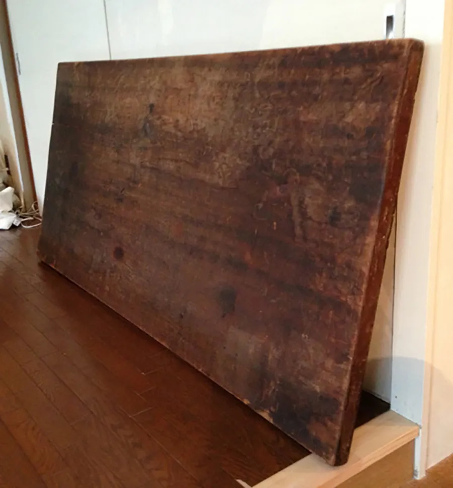 古い天板を利用し脚を作りダイニングテーブル兼作業台へリメイク