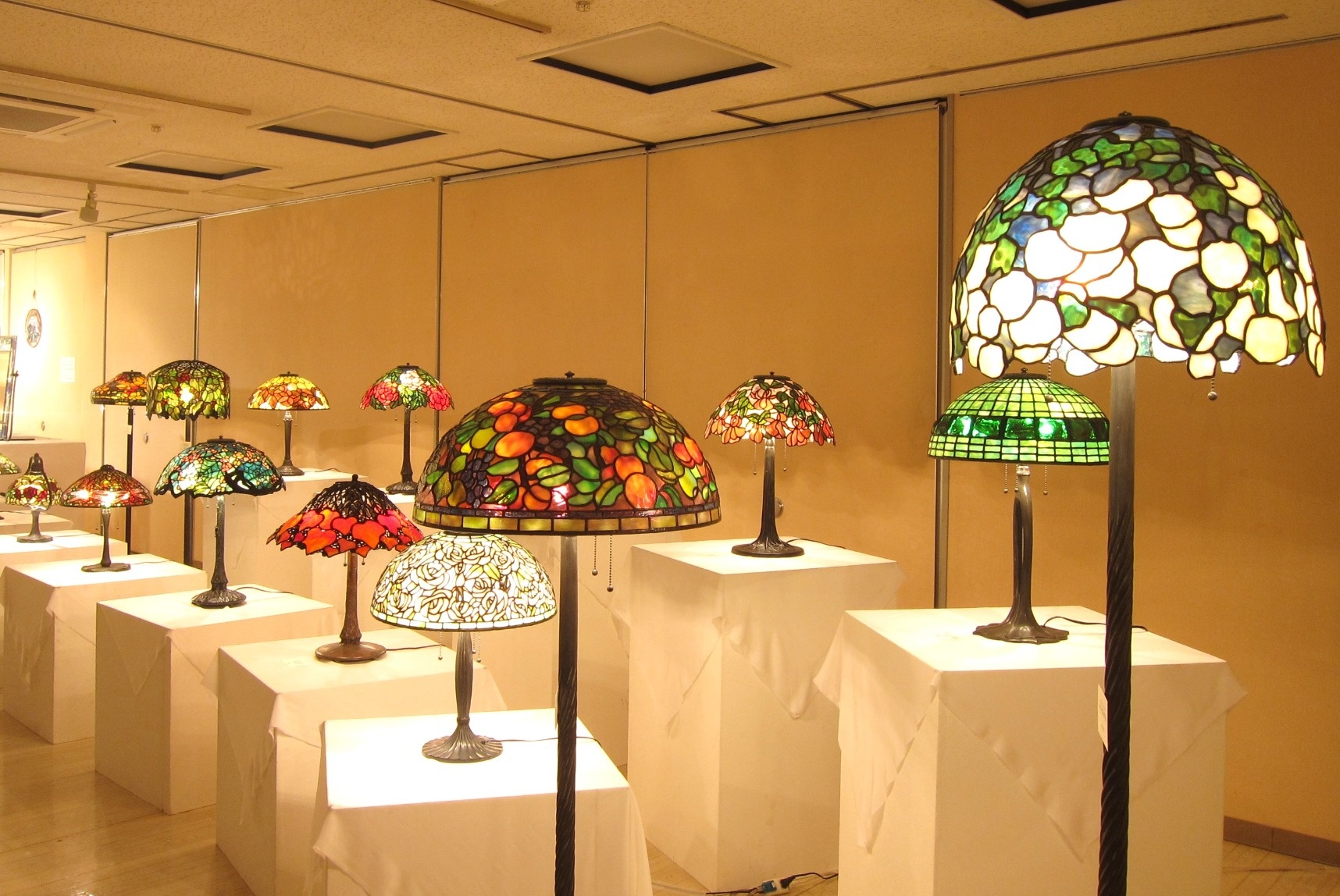 終了】 グラススタジオG3ステンドグラス展 ～ティファニーランプに包