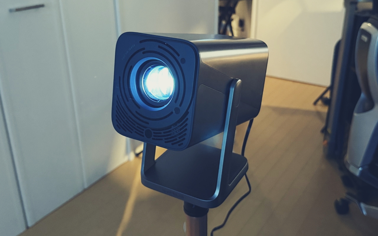 iWiMiUS S29』レビュー、750ANSIルーメン対応、Netflix公式ライセンス