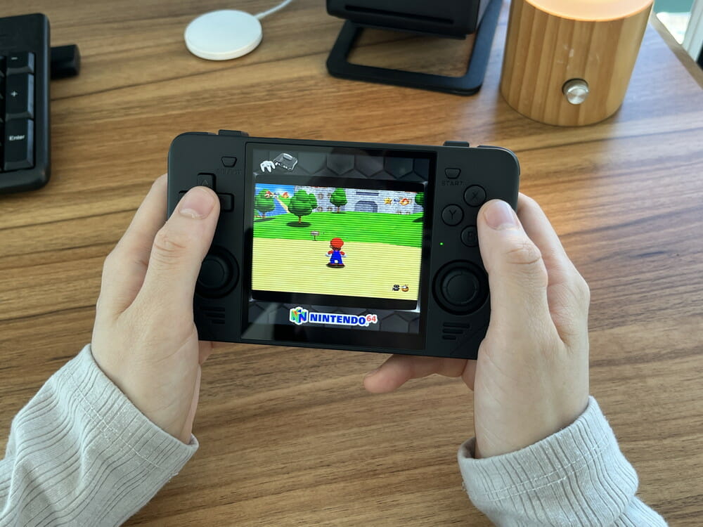 POWKIDDY RGB30』レビュー | 720×720解像度の4インチ画面搭載、実用的