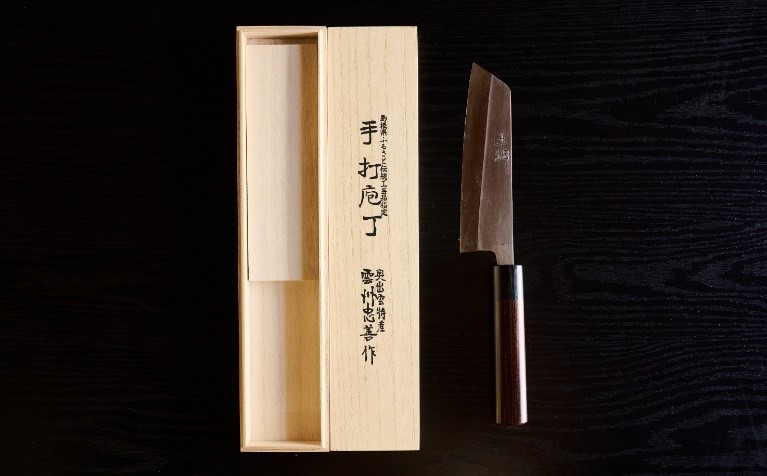 島根県奥出雲町とふるさとチョイス、奥出雲の玉鋼包丁がお礼の品として