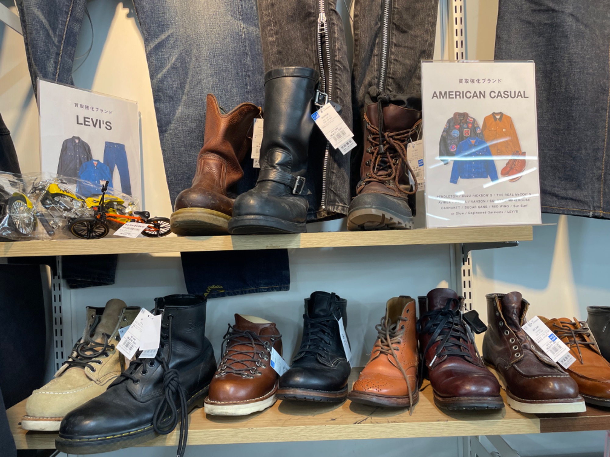 スニーカー買取強化中】CLARKS (クラークス) ワラビーシューズ