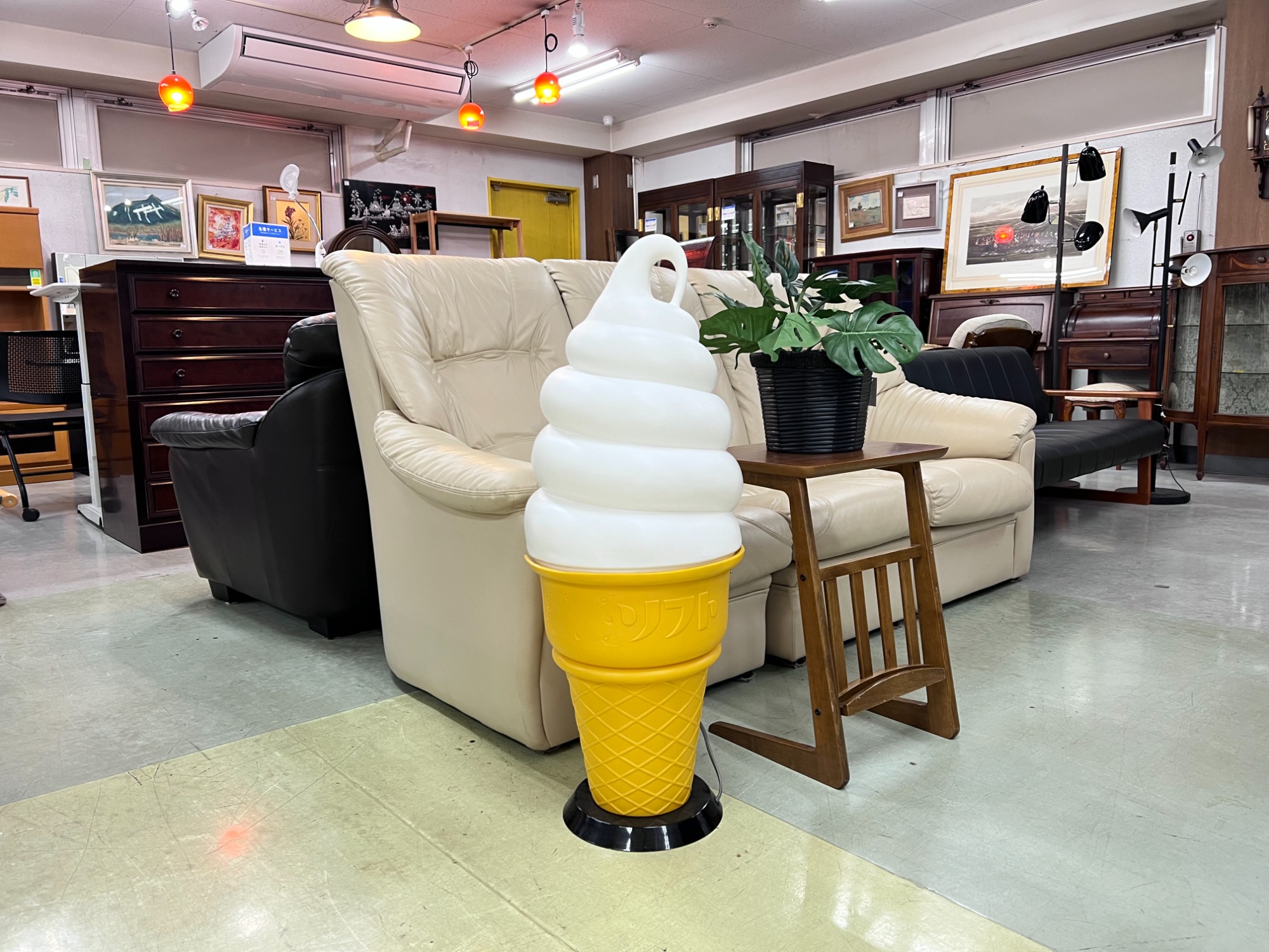 ソフトクリーム型ライト が買取入荷致しました！｜2022年11月30日