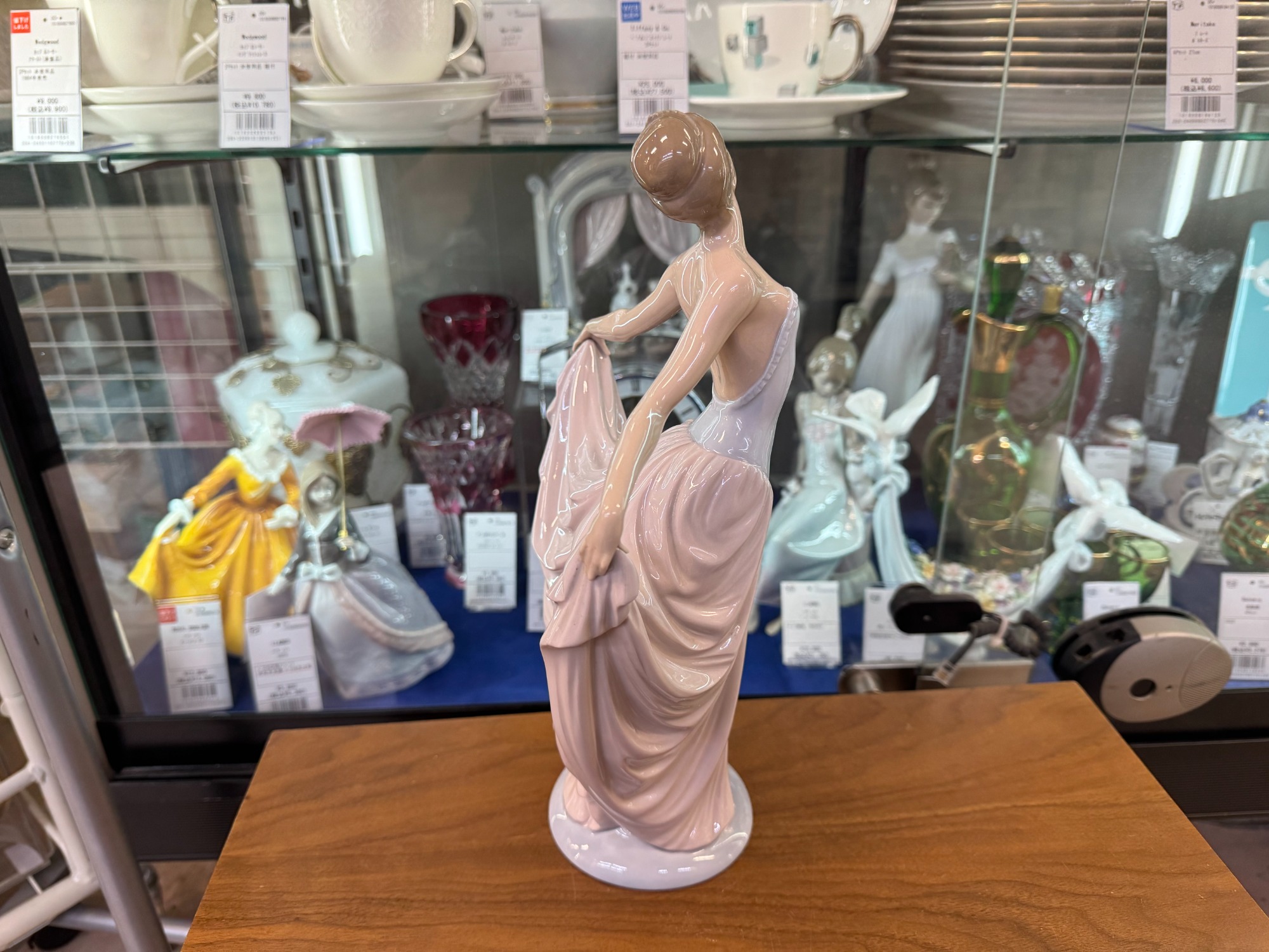 LLADRO(リヤドロ)の踊る少女のフィギュリンを買取入荷致しました