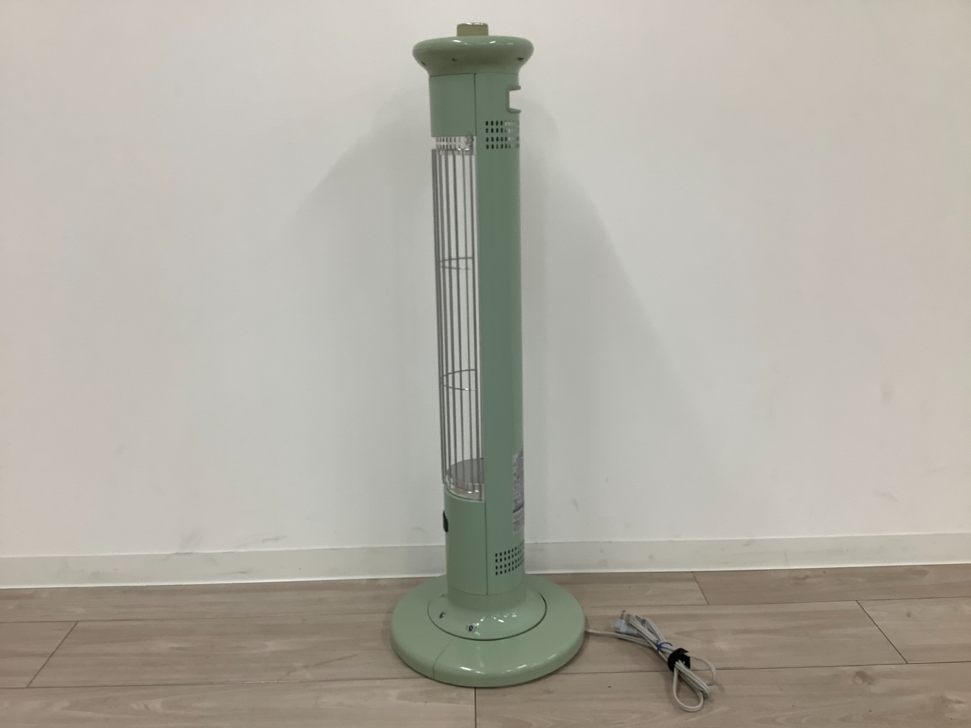 Aladdin (アラジン) 遠赤グラファイトヒーター CAH-1G9B 2021年製 900W