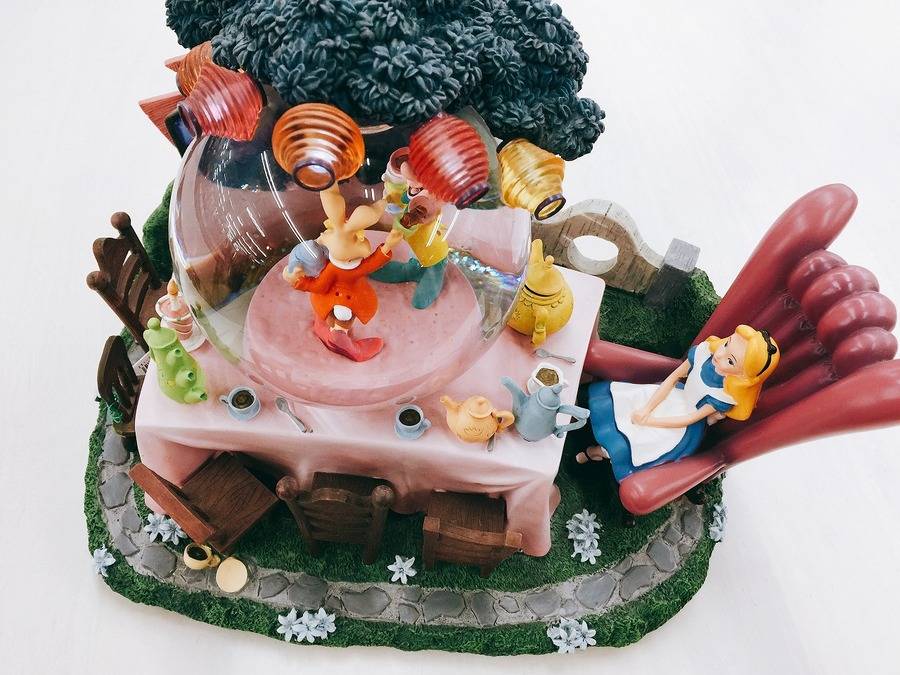 なんでもない日ばんざい！！不思議の国のアリスオルゴールが新入荷