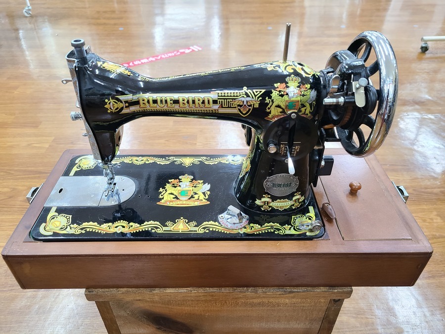 アンティーク風の現役ミシン！アックスヤマザキのミシンが入荷しました