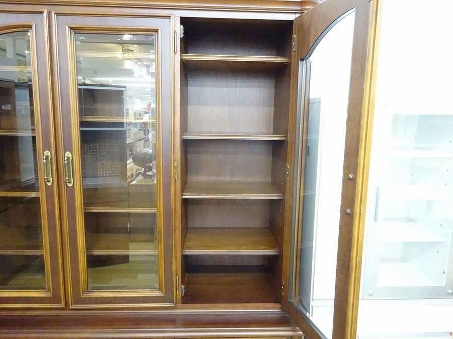 karimoku（カリモク）3枚扉食器棚入荷しました！｜2019年02月18日