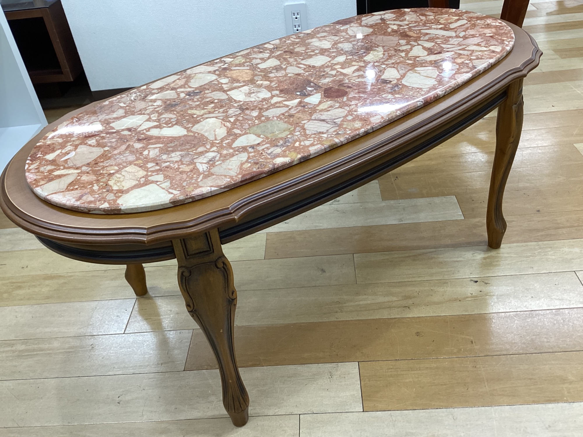 ☆家具最大展示中☆】大理石＊猫足＊ローテーブル入荷しました