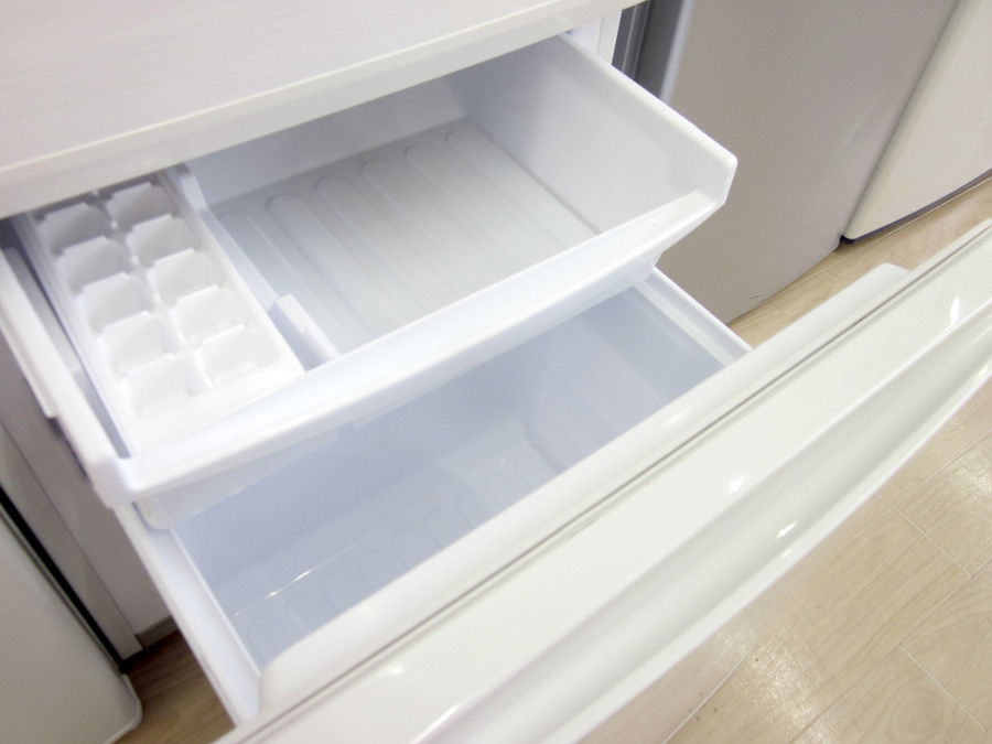 SHARP(シャープ)137L 2ドア冷蔵庫 2018年製「SJ-D14D-W」｜2020年01月