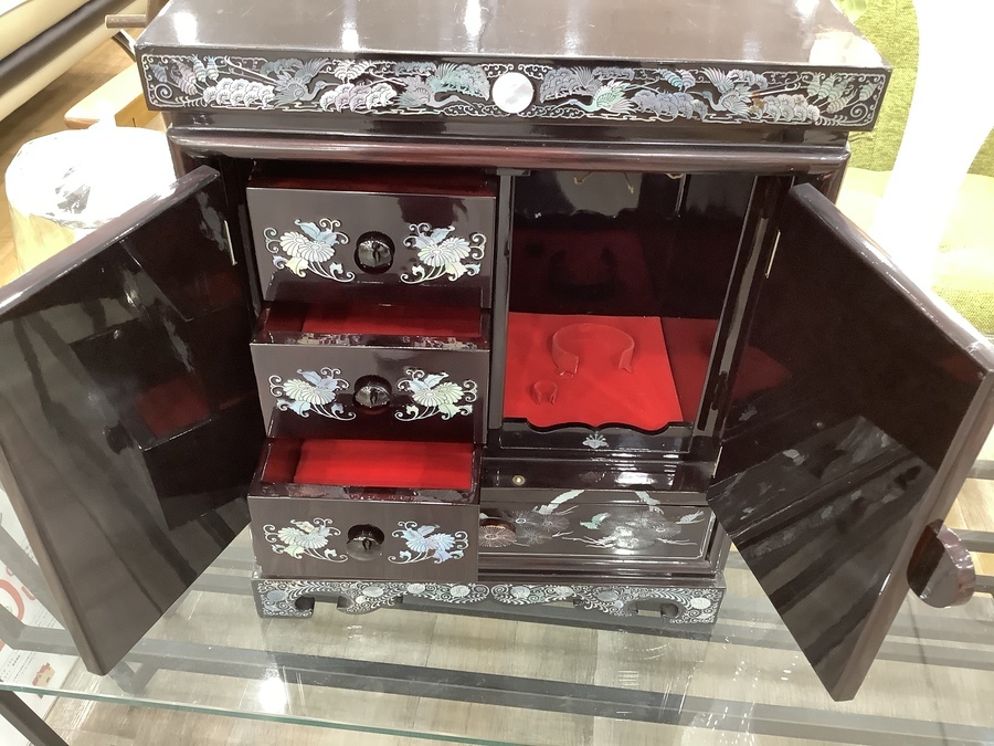 立体感！！螺鈿細工のアクセサリーチェストが入荷いたしました！｜2022