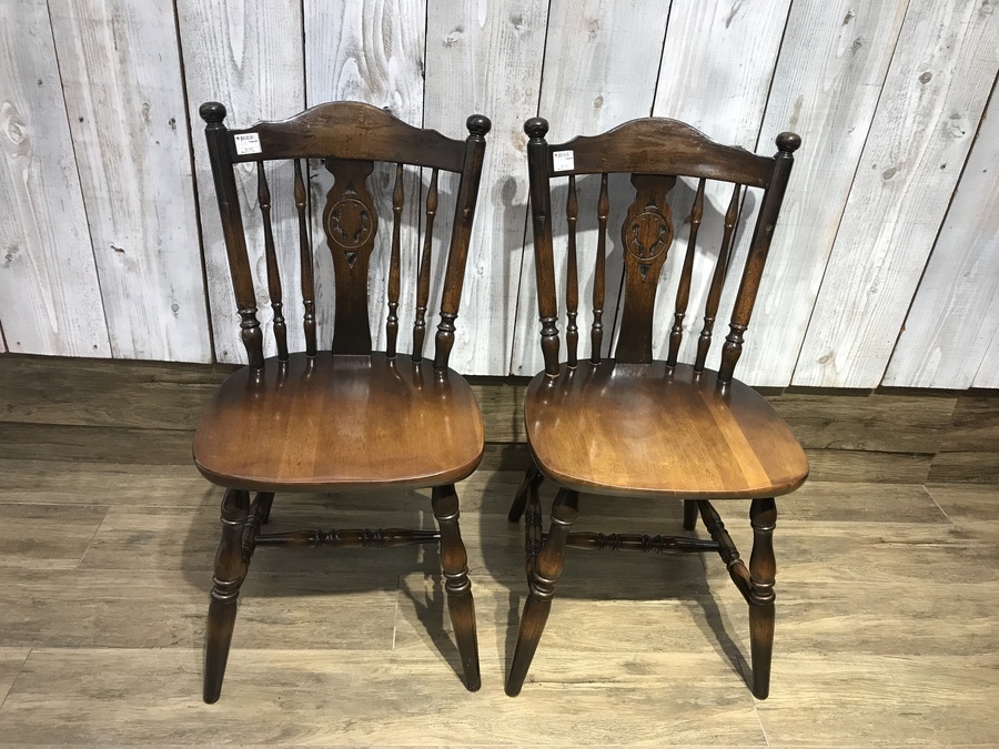 飛騨産業】レトロアンティークなダイニングチェアが各2脚づつ入荷しま