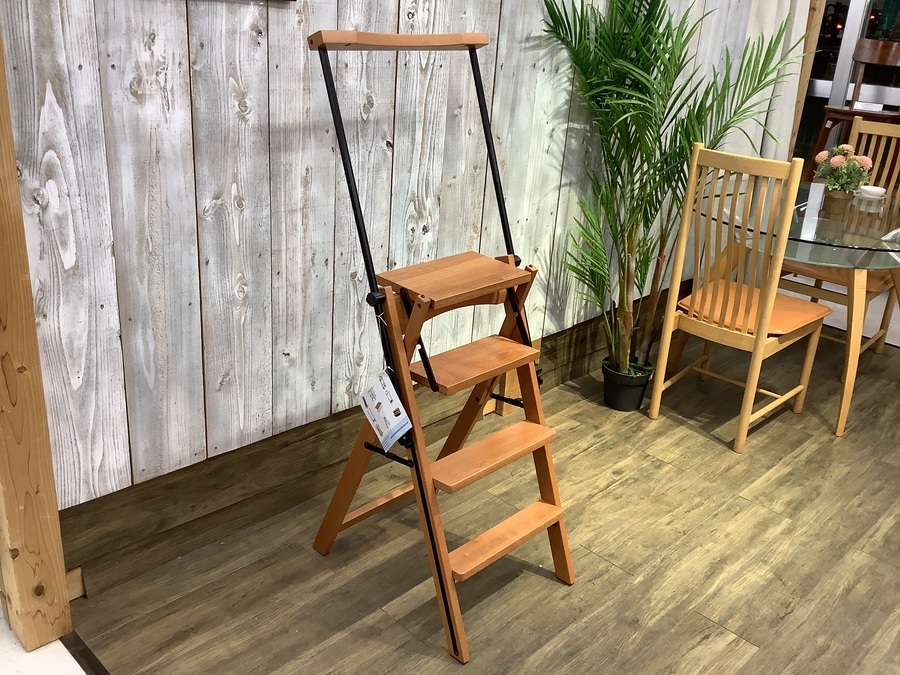 ARREDAMENTI】脚立が椅子に変身！イタリア製の折りたたみラダーチェア