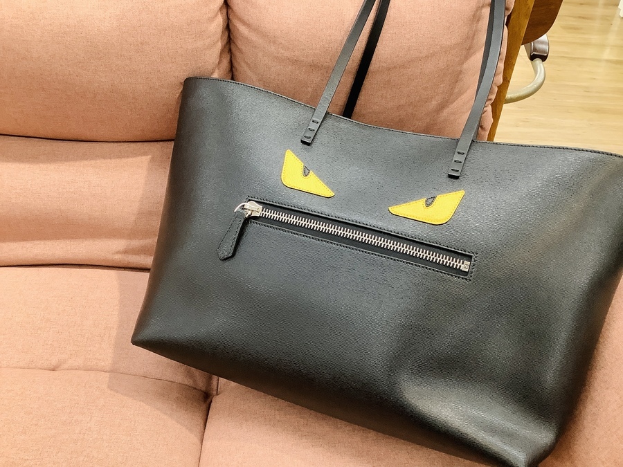 遊び心満載!!!FENDI（フェンディ）のバッグバグズのトート入荷です