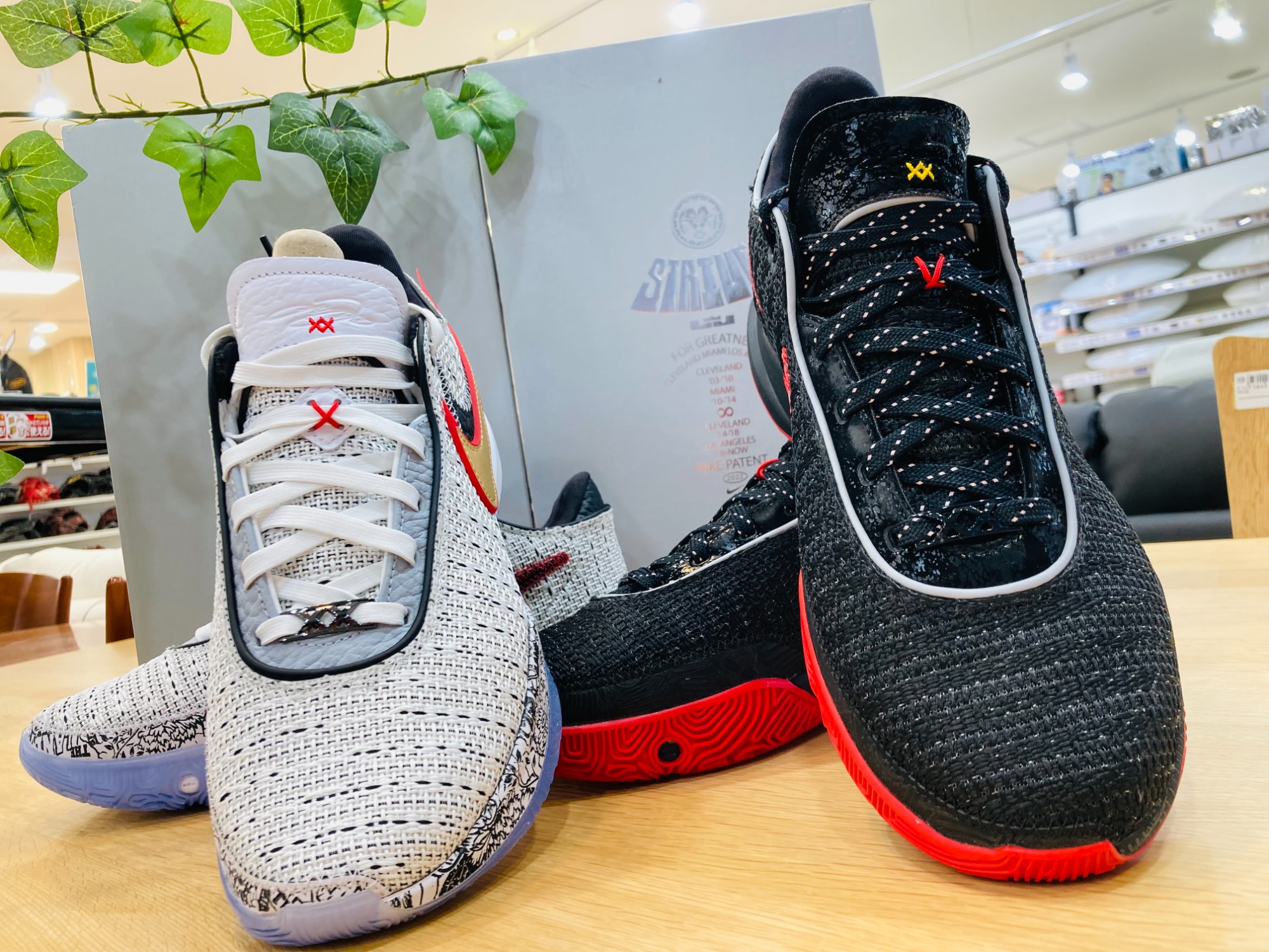 NIKE（ナイキ）のバスケットボールシューズ レブロン 20 EP シリーズ