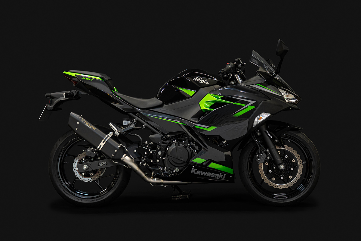 Ninja400 (2023) 政府認証フルエキゾーストマフラーIKAZUCHI | TRICK