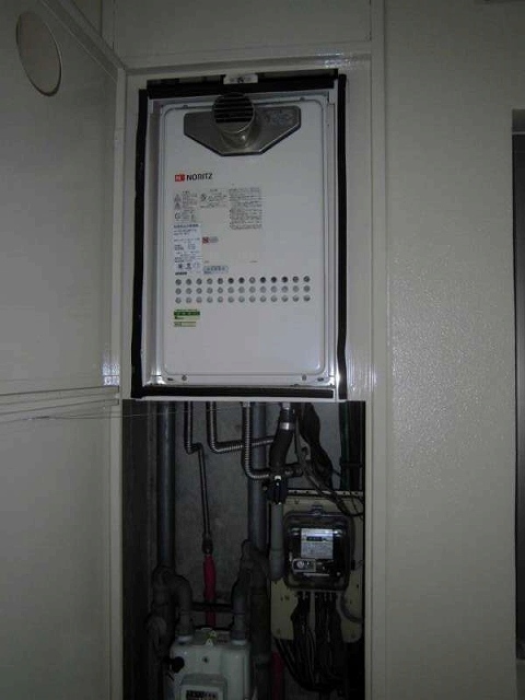 GQ-2039WS-T-1 - 扉内設置（丸排気） | ノーリツ | ガス給湯器交換なら