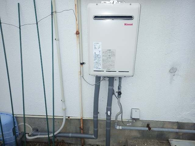 RUX-A2406W(A)-E - 屋外壁掛 | リンナイ | ガス給湯器交換なら【湯