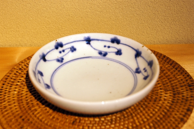 砥部焼 中田窯 4寸丸皿(唐草） | 内田屋通販