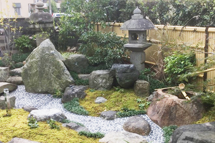 燈籠・庭石 | 大阪府堺市の【植忠】で取り扱う燈籠・庭石 販売 据付