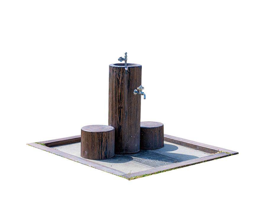 擬木水飲み(水栓2ヶ所・踏み台・枠縁付き) | 取扱製品 | 内田工業株式会社
