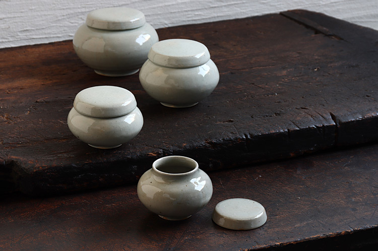 日高伸治 20 青白磁蓋付薬壺 豆 ｜ 暮らしのうつわ花田 和食器 通販