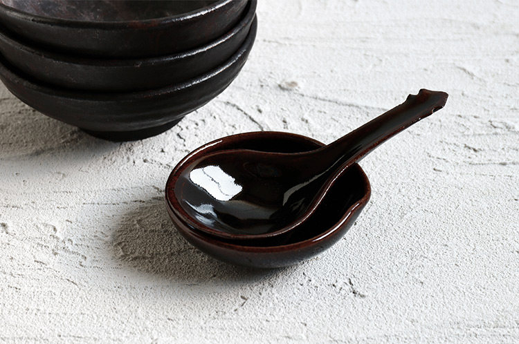 伊賀焼土楽 アメ釉ちりれんげ ｜ 暮らしのうつわ花田 和食器 通販