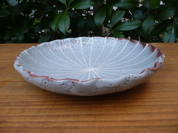 美濃焼 仙太郎窯 鼠志野十草輪花皿 うつわ家膳｜人気作家、窯元を中心