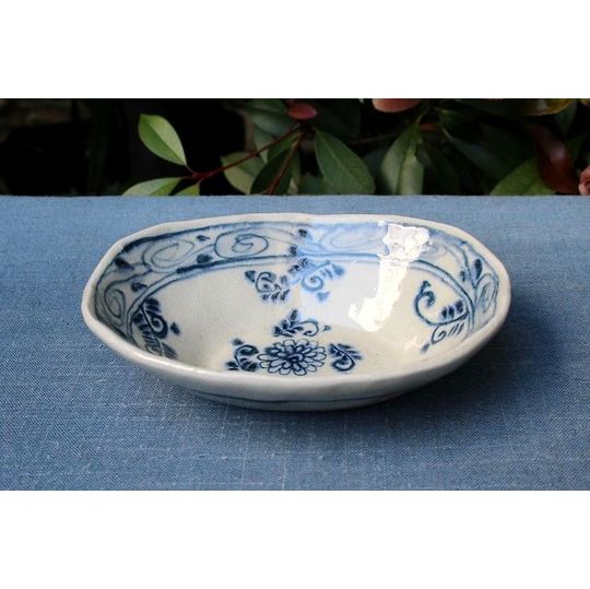 岐阜県土岐市の宗山窯さんの安南草花紋楕円サラダ鉢 うつわ家膳｜人気