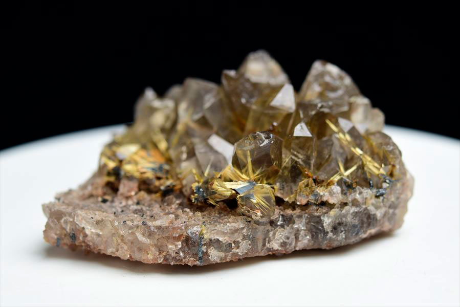 ブラジル産 ゴールドルチルクォーツ クラスター原石｜アップストーン