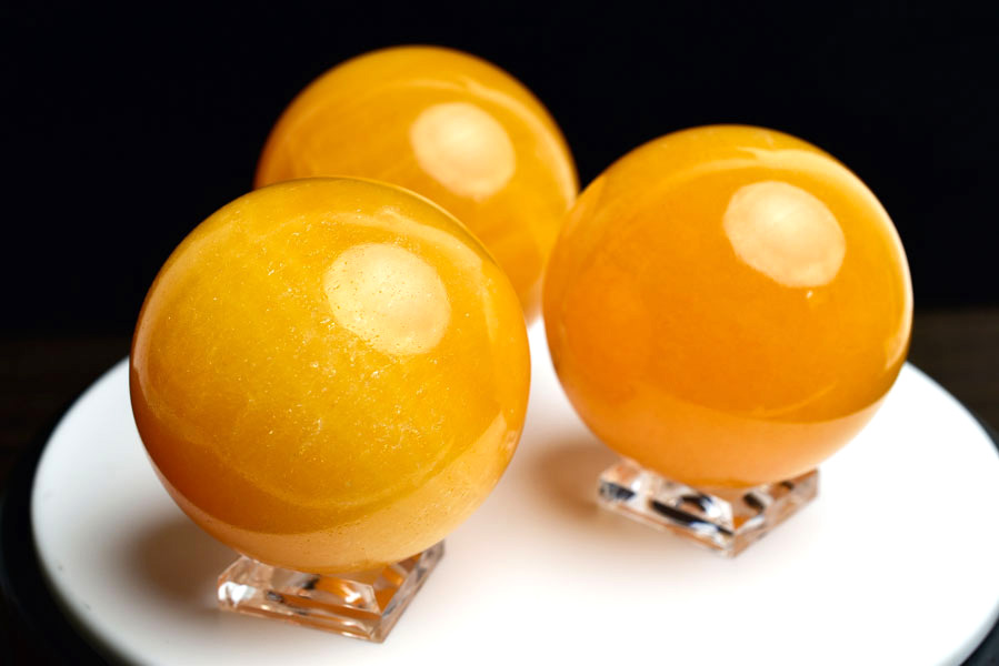 オレンジカルサイト 約50mm珠 丸玉置物｜メキシコ産｜台座付き｜アップ