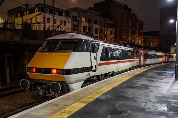 英鉄の話題：Intercity 225用クラス91が登場時の塗装に復刻ほか