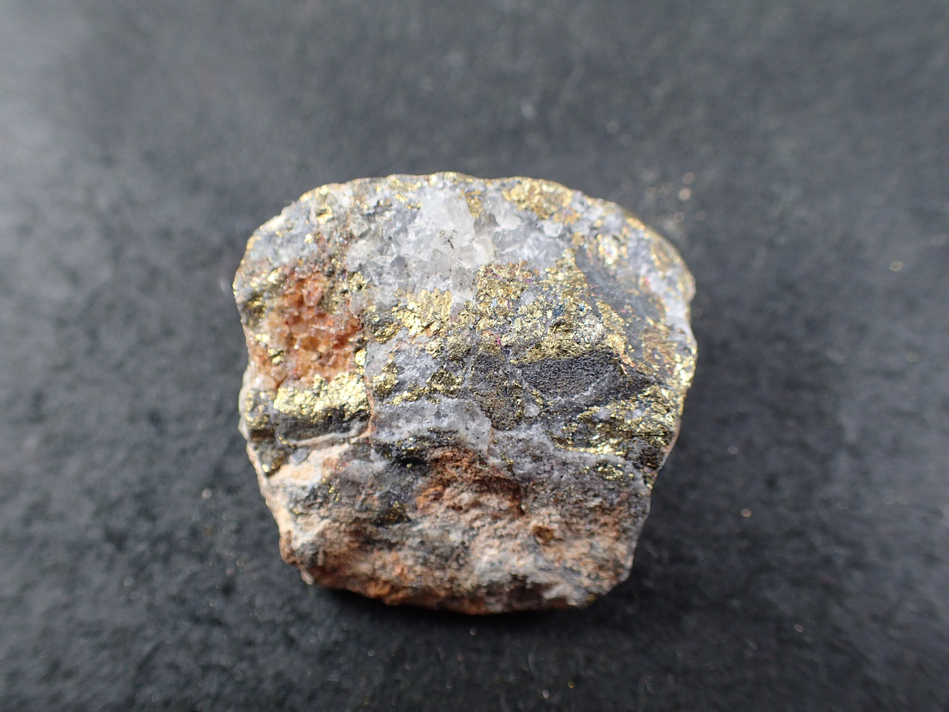 最高品質黄銅鉱(Chalocopyrite, CuFeS₂) Nouva Mine, Talate, Morocco