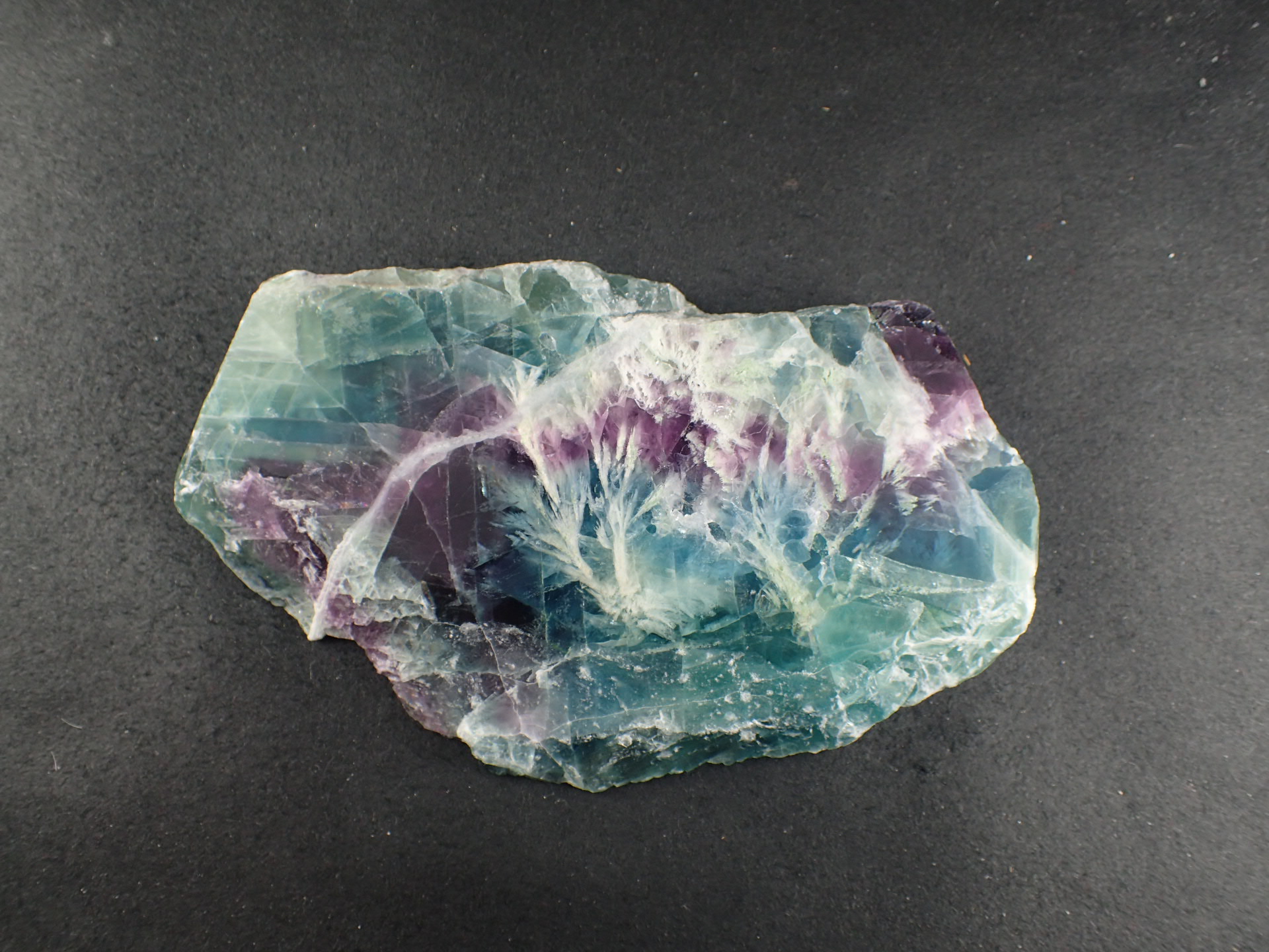 エンジェル・フェザー・イン・フローライト ｜石の販売専門店【vec