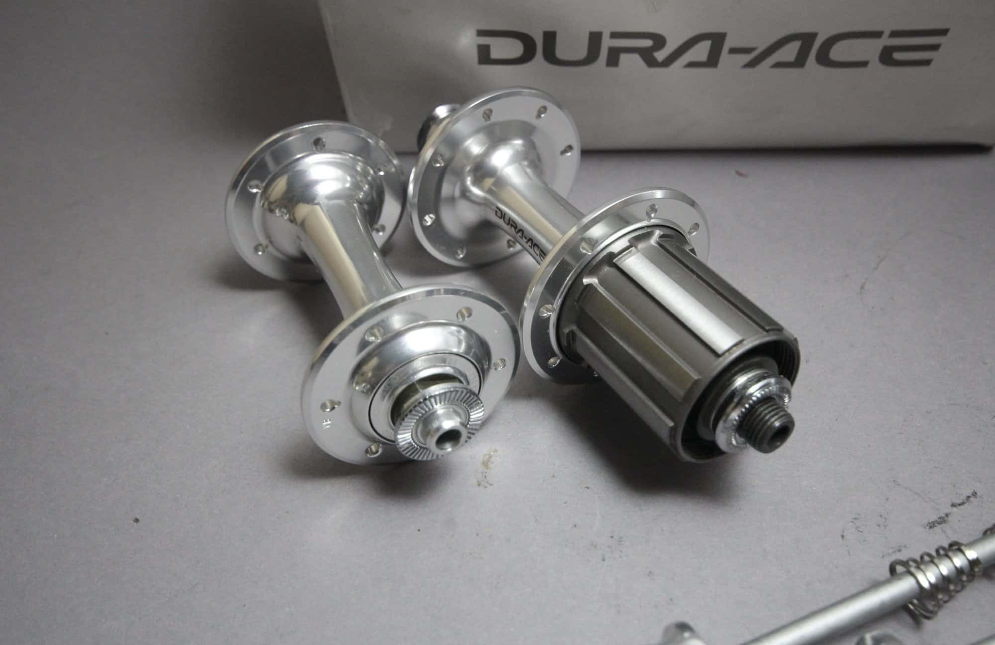 Shimano Dura Ace HB FH 7700 Hub Set / 12 & 16 H / 9 Sp / Titanium