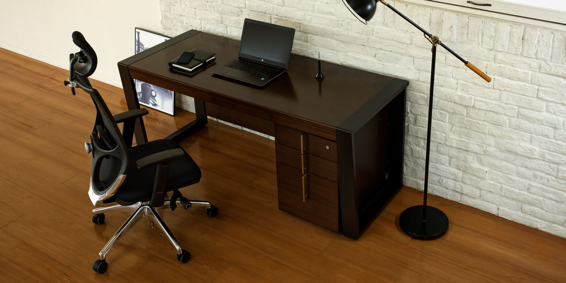 公式】 Valvanne (バルバーニ)