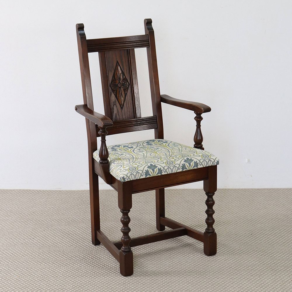 伝統を楽しむオールドチャーム♪ アームチェア VC110-007001