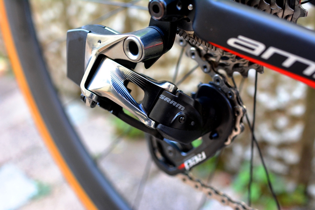 ロードバイクコンポーネント SRAM スラム Red eTAP の実力