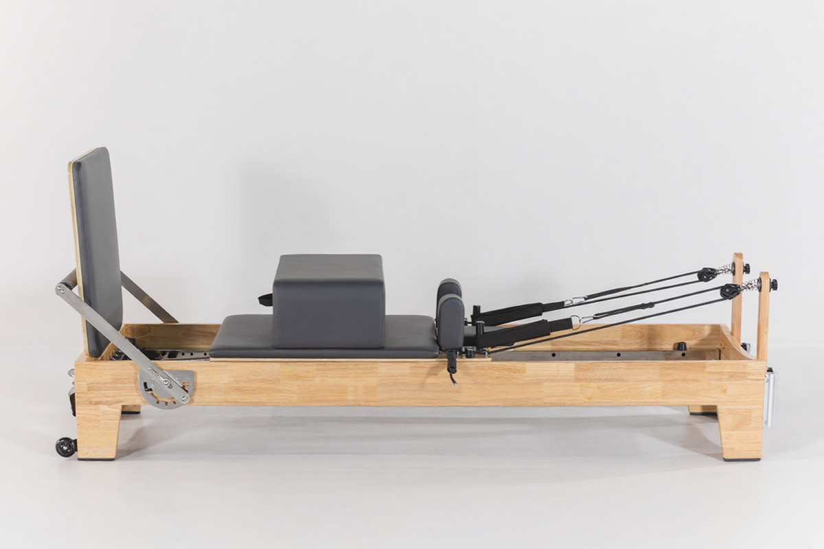 スタジオおよび卸売向けの商業用木製ピラティス リフォーマー - X