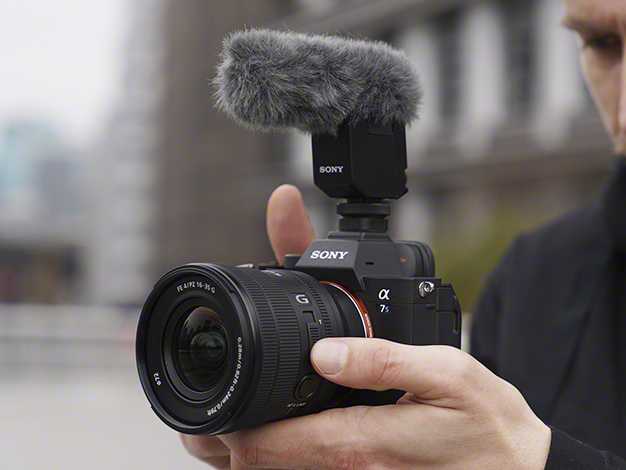 小型軽量で光学性能にもこだわった広角パワーズーム レンズ FE PZ 16