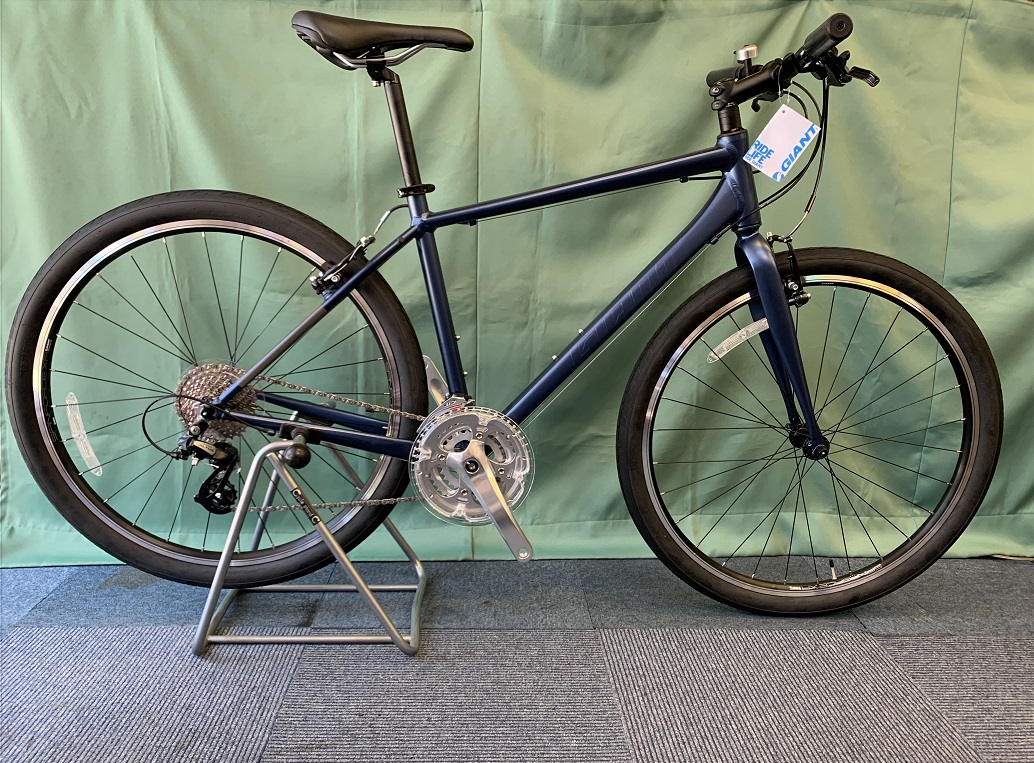 GIANT GRAVIER 27.5×45mm幅タイヤと専用設計軽量アルミフレームが