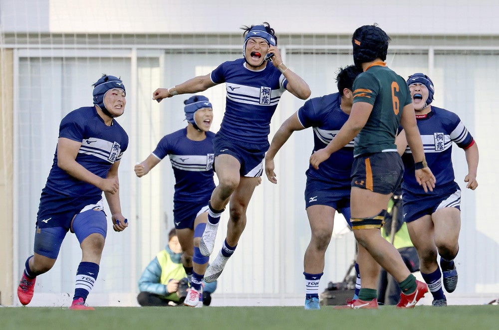 桐蔭学園が3大会ぶり優勝で2冠達成、東福岡を1トライに抑える…高校