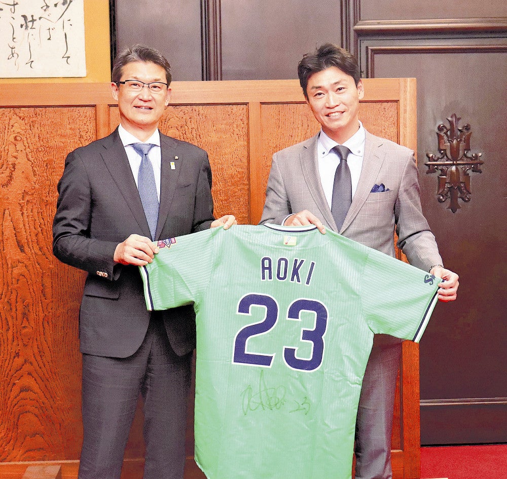 プロ野球引退の青木宣親さん、地元・宮崎県で「必要なら力に」…知事と